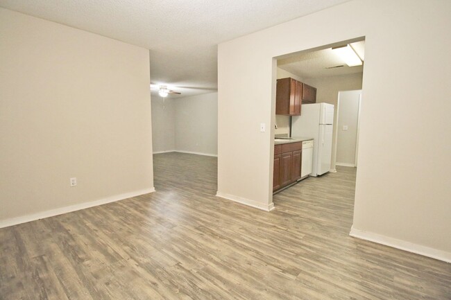 Building Photo - 2 Bedroom, 2 Bath Condo at Village Creek -...