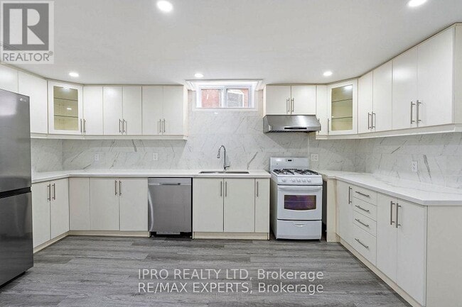 Building Photo - 30 Larchwood Pl