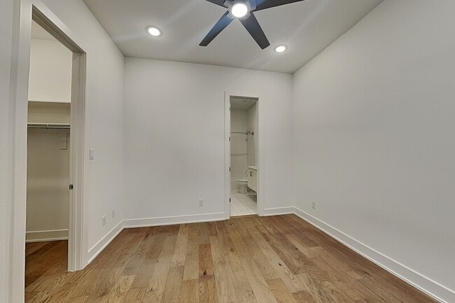 Building Photo - 112 E Oscar Dr