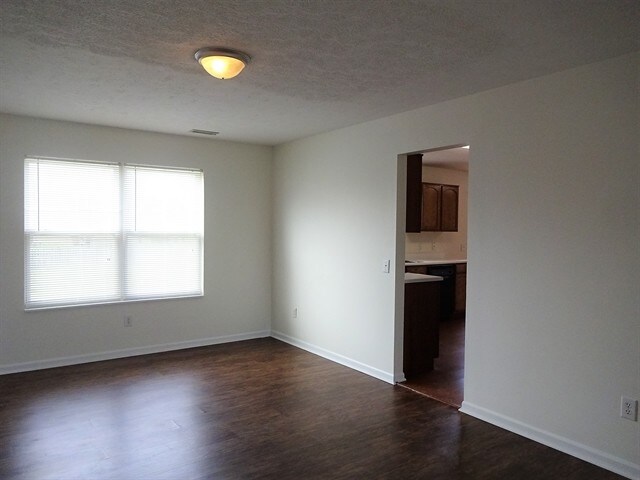 Building Photo - 5866 Thompson Park Boulevard