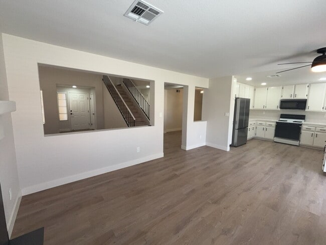 Building Photo - Step into this charming 3-bedroom, 3-bathr...