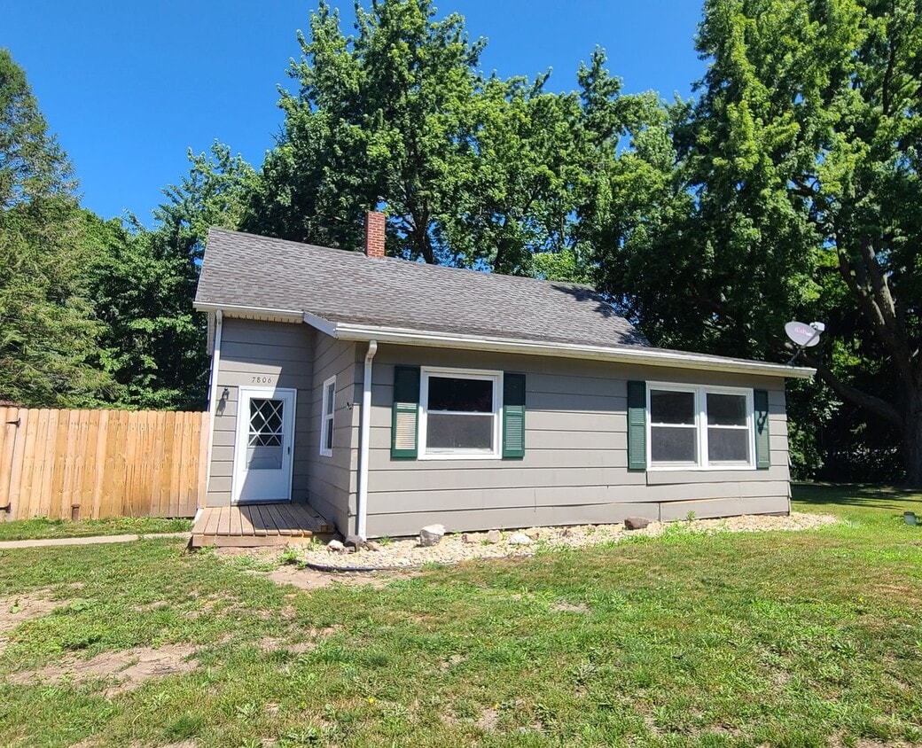 Primary Photo - Spacious 3-bedroom, 1-bathroom home in Baroda