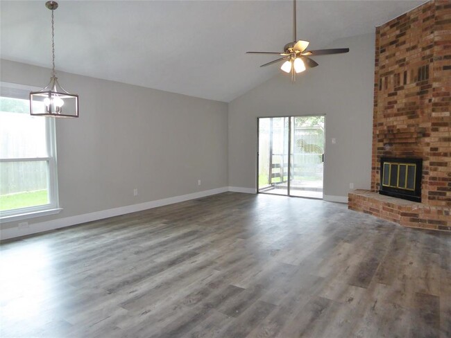 Building Photo - 8126 Glorieta Dr