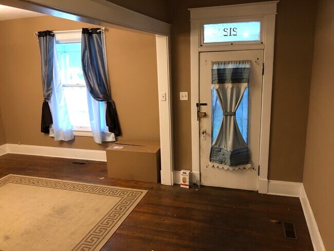 Foto del edificio - 212 W Ridgeway St