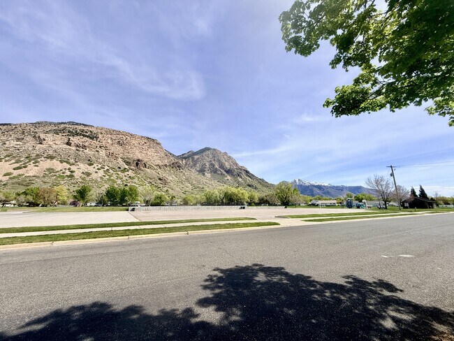 Foto del edificio - 1021 N 925 E St