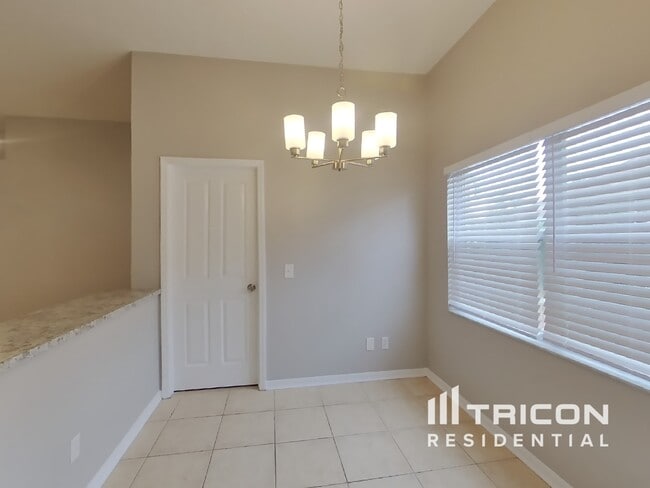 Building Photo - 707 Sand Ridge Dr