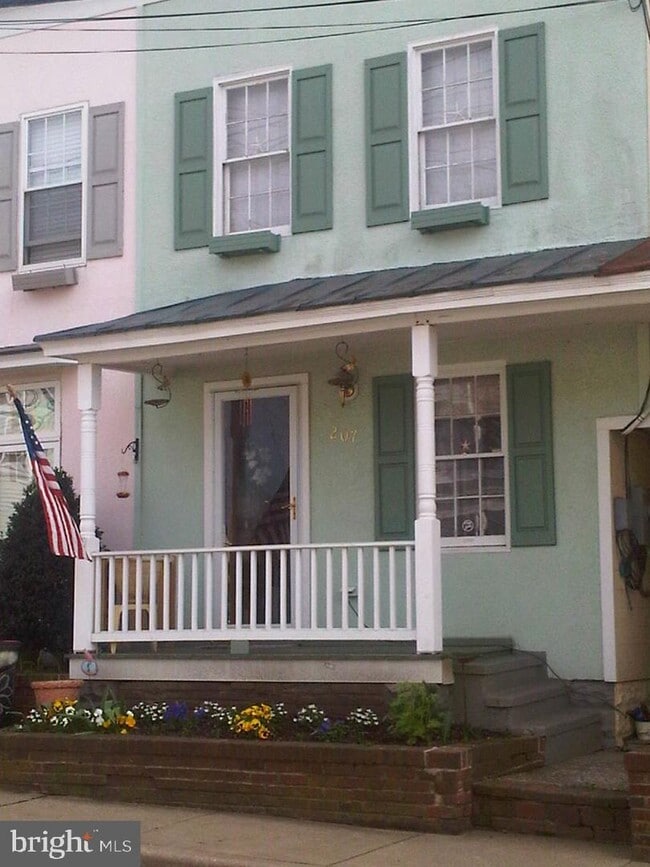 Building Photo - 207 Clay St
