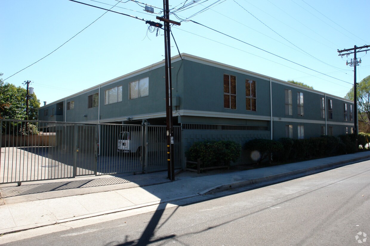 Building Photo - 6160 Whitsett Ave