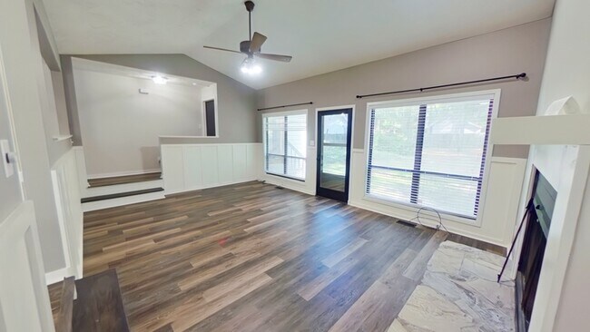 Foto del edificio - 4491 Briton Ct