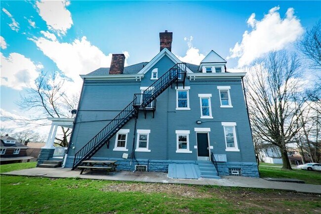 Building Photo - 1228 Hodgkiss St
