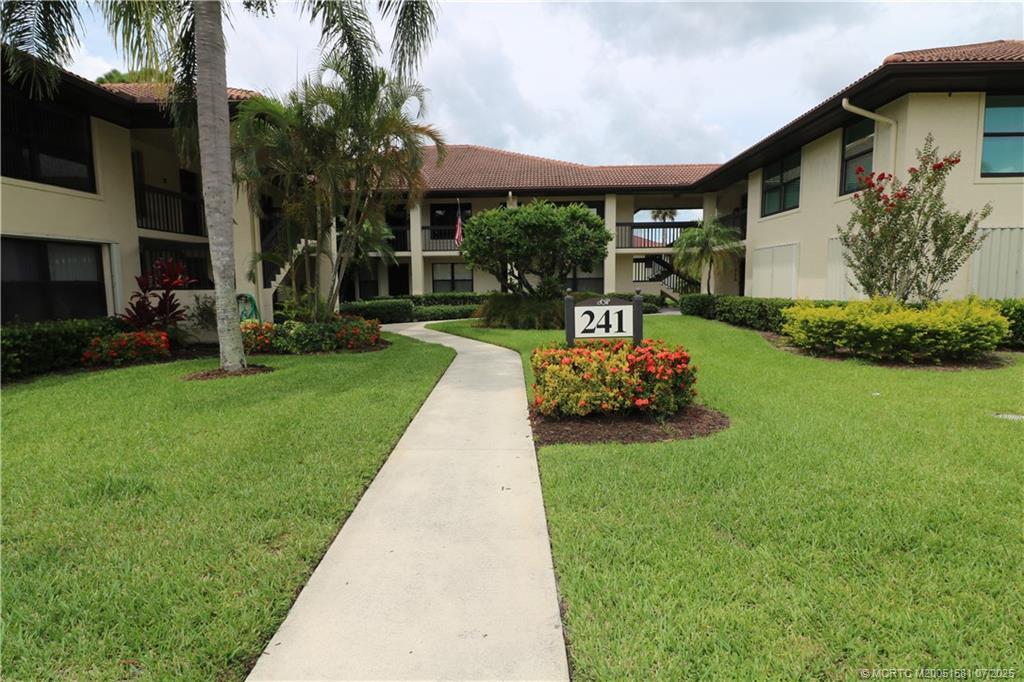 Foto principal - 241 SW South River Dr