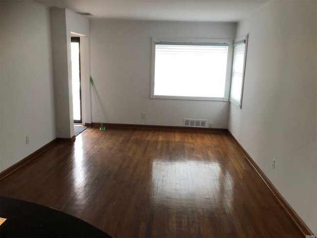 Foto del edificio - 67-32 212th St