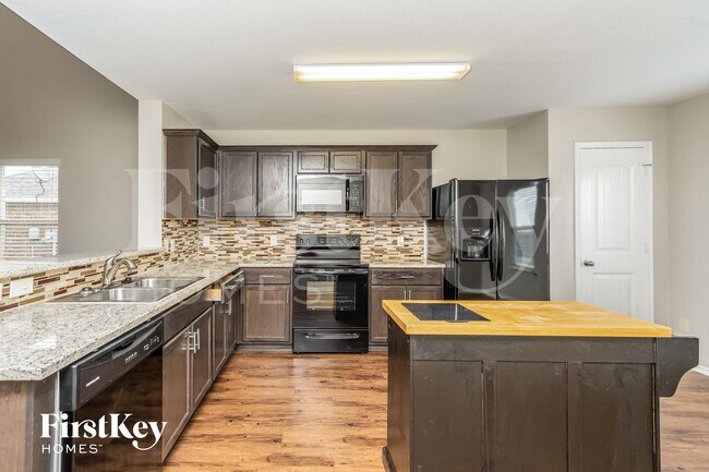 Foto del edificio - 223 Thoroughbred St