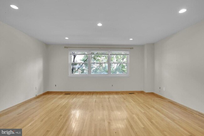 Foto del edificio - 6736 Emlen St