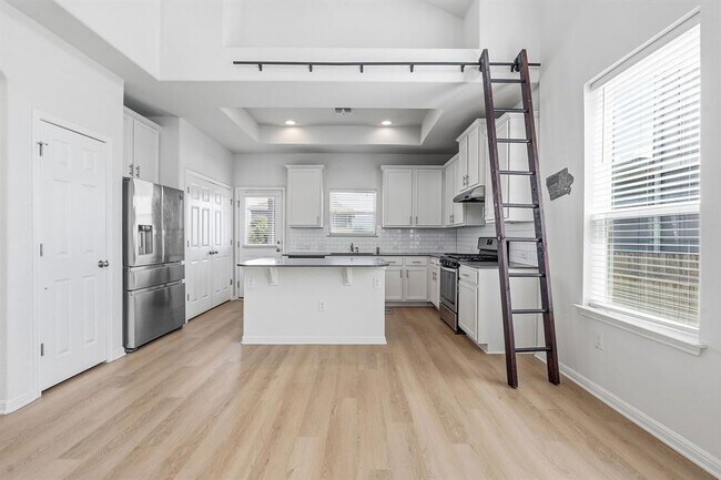 Foto del edificio - 10221 Forest Grove Dr