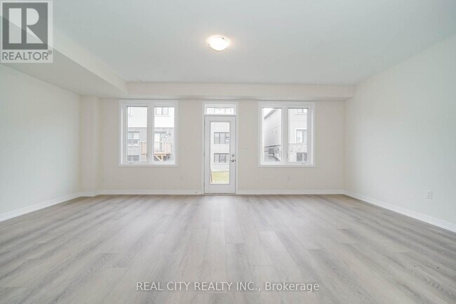 Photo du bâtiment - 30 Ziibi Wy