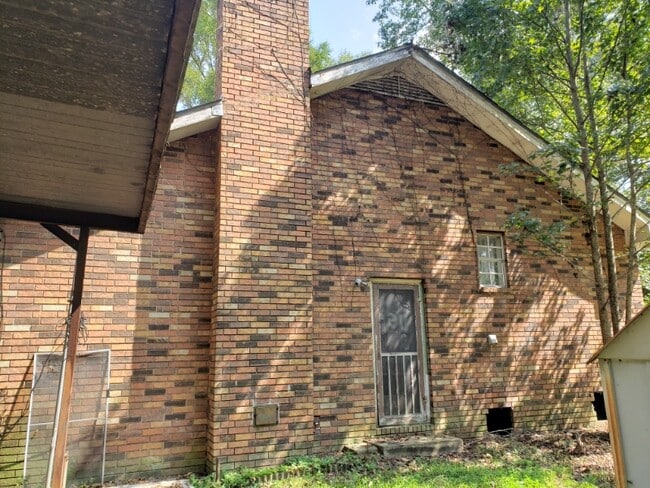 Building Photo - 621 Paradise Rd