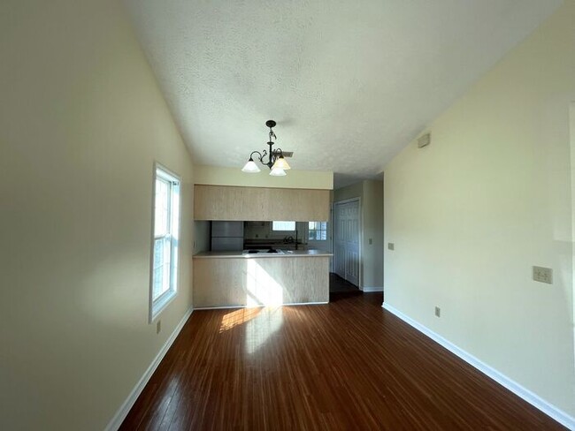 Foto del edificio - Ogden Cottage home, wood floors, open floo...