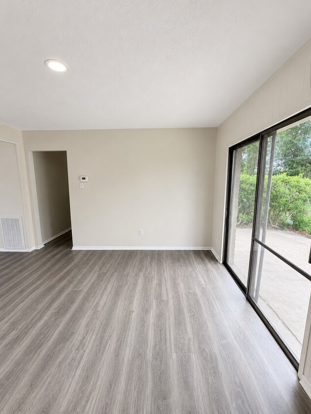 Building Photo - 14531 Essendine Ln