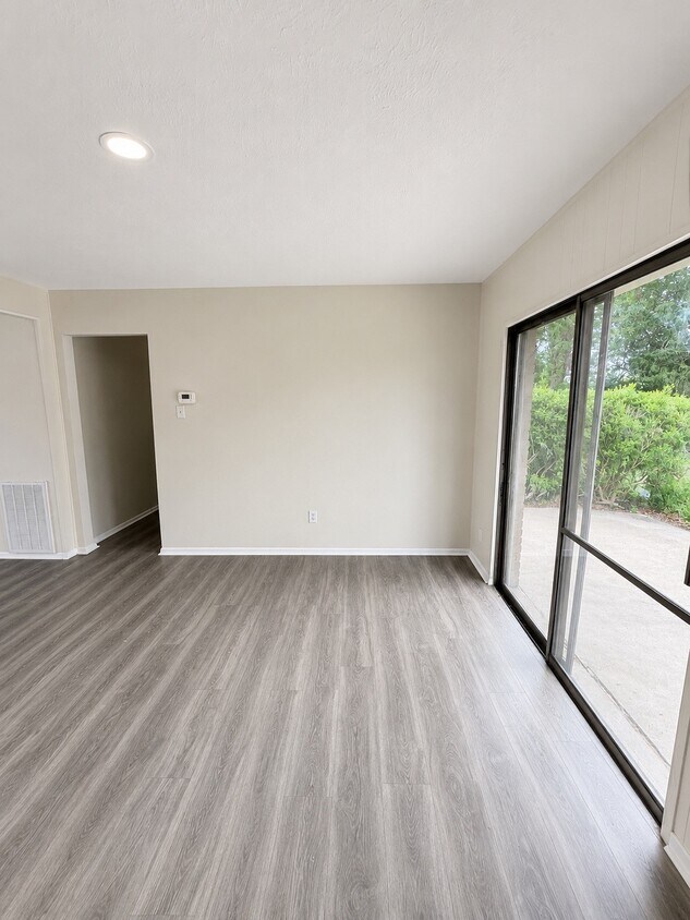 Foto del edificio - 14531 Essendine Ln