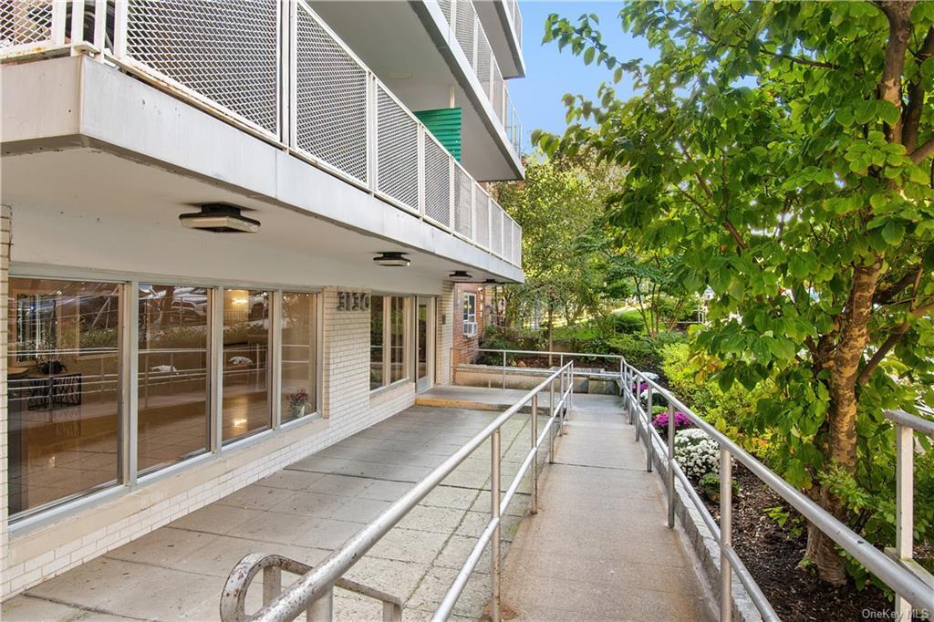 Foto principal - 3130 Irwin Ave