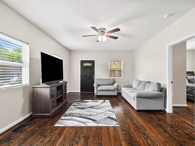 Foto del edificio - 73 E 8th St
