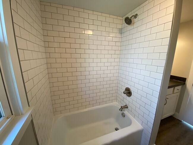 Foto del edificio - 135 Houseman Ave NE