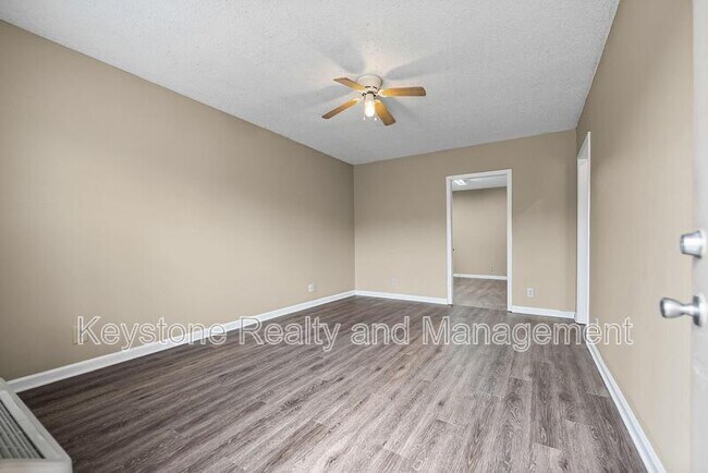 Foto del edificio - 704 Peachers Dr