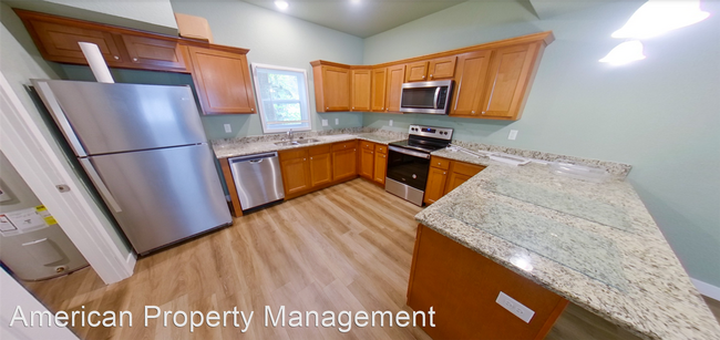 Building Photo - 4 br, 4.5 bath House - 905 Sunset Avenue