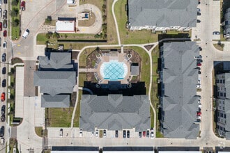 Overview of Lakecrest - Lakecrest Apartments