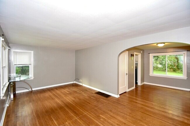 Building Photo - 3124 Woodland Ave NW
