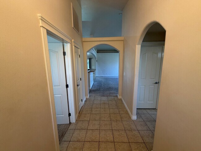 Foto del edificio - 435 NE Greystone Loop