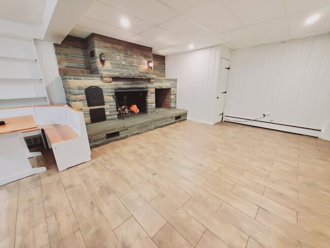 Foto del edificio - 47 Whitmore Ln