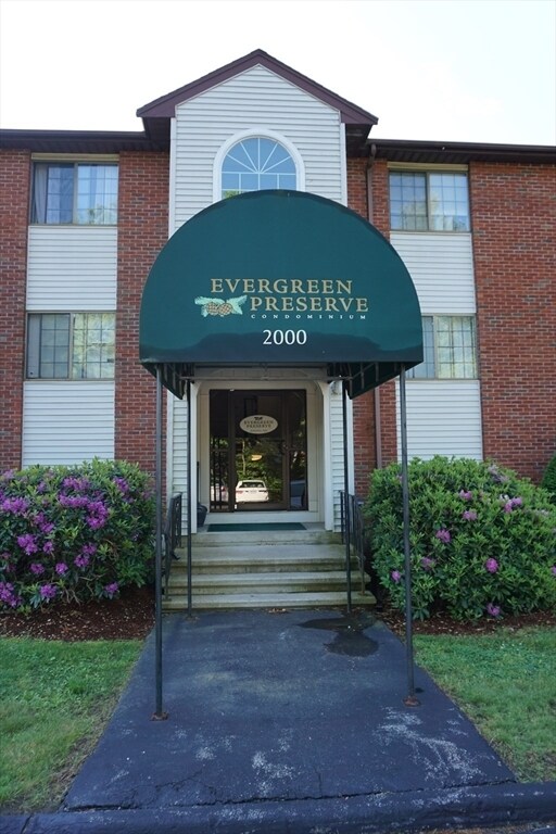 2000 Skyline Dr Unit 1, Lowell, MA 01854 Condo for Rent in Lowell, MA
