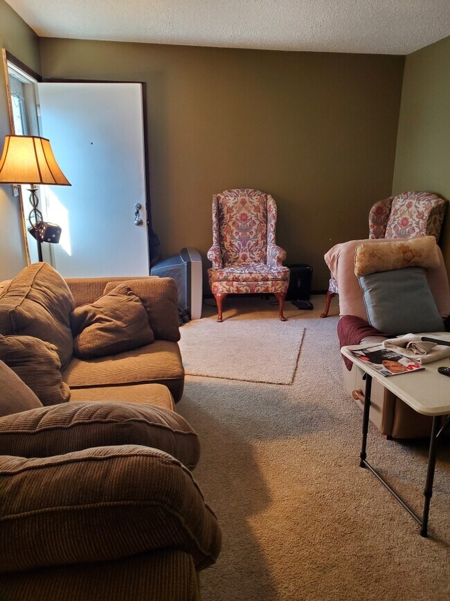 Living Room - 939 Peach St