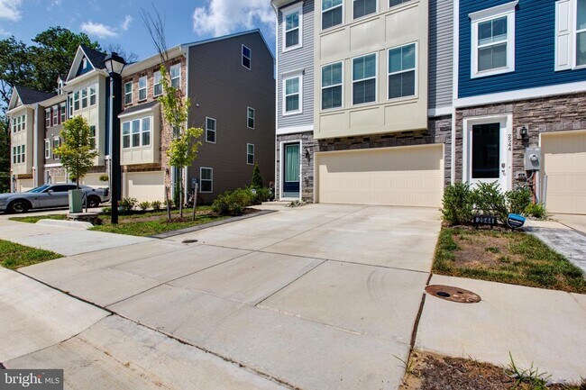 Building Photo - 2546 Buckthorn Dr