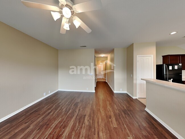 Foto del edificio - 1810 Sparrow Ln