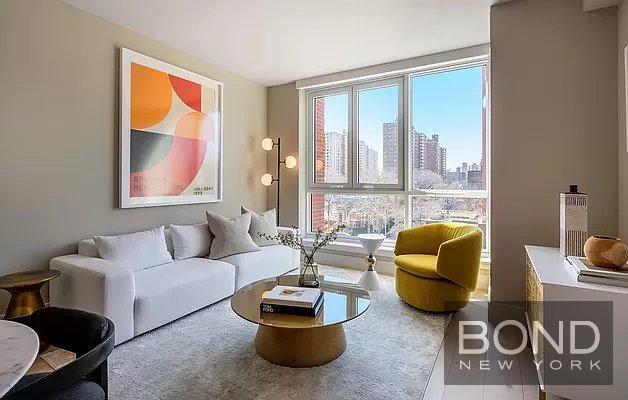 Foto del edificio - 251 E 2nd St