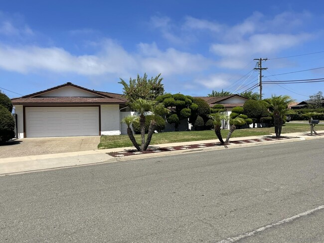 Building Photo - 1290 La Jolla Rancho Rd