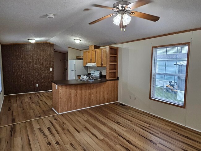 Building Photo - 230 Maverick Ln