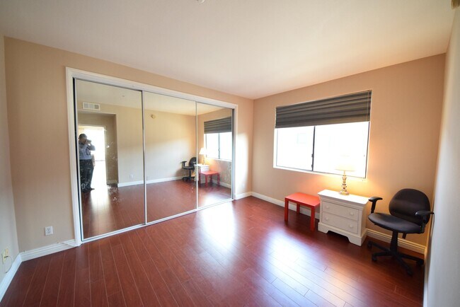 Foto del edificio - 1541 S Bedford St