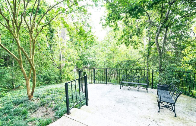 Foto del edificio - 2238 S Piney Point Rd