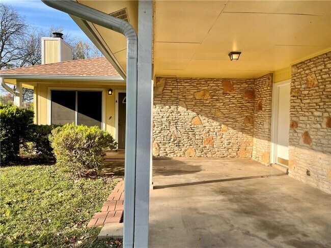 Building Photo - 1508 No Mor Cove