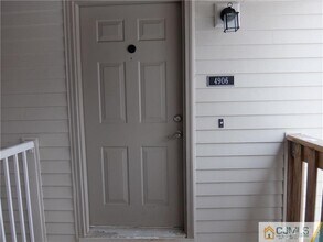Building Photo - 4906 Ravens Crest Dr