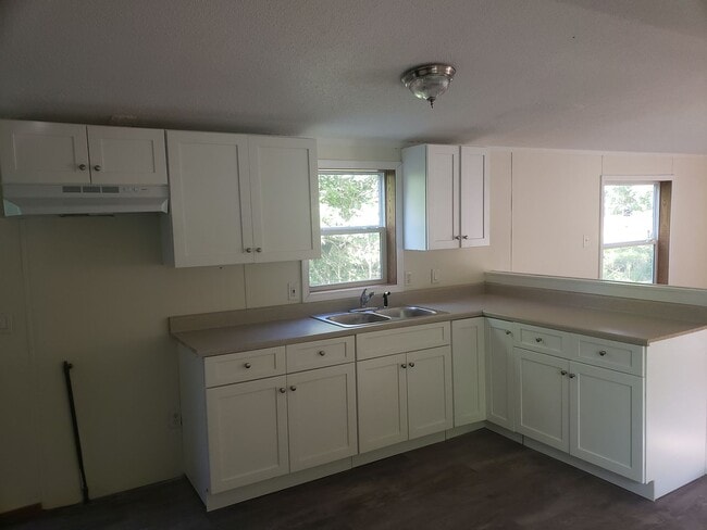 Building Photo - Newly renovated 3BR/ 1B Manufactured home
