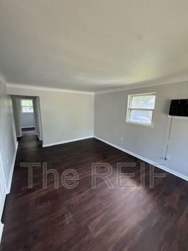 Building Photo - 742 E Bundy Ave