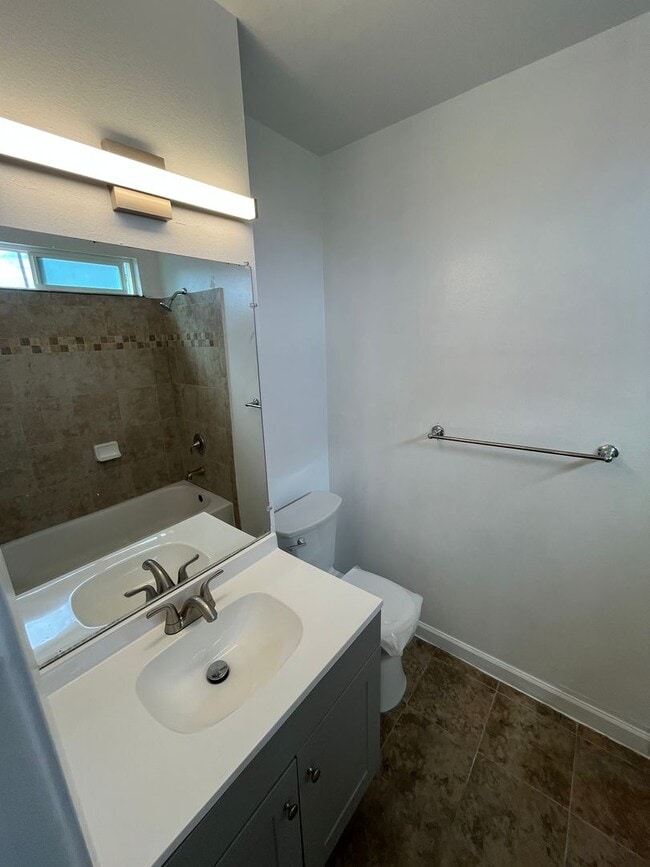 Foto del edificio - 66 E McFarlane Dr