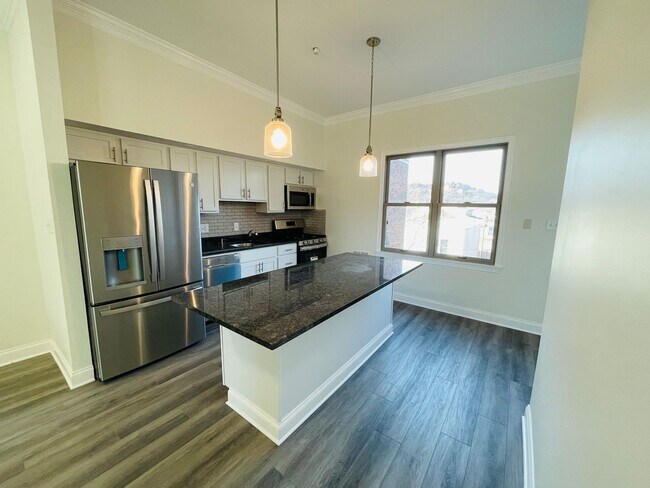 Foto del edificio - 2 bedroom in Lawrenceville with Deck and Parking Spot!