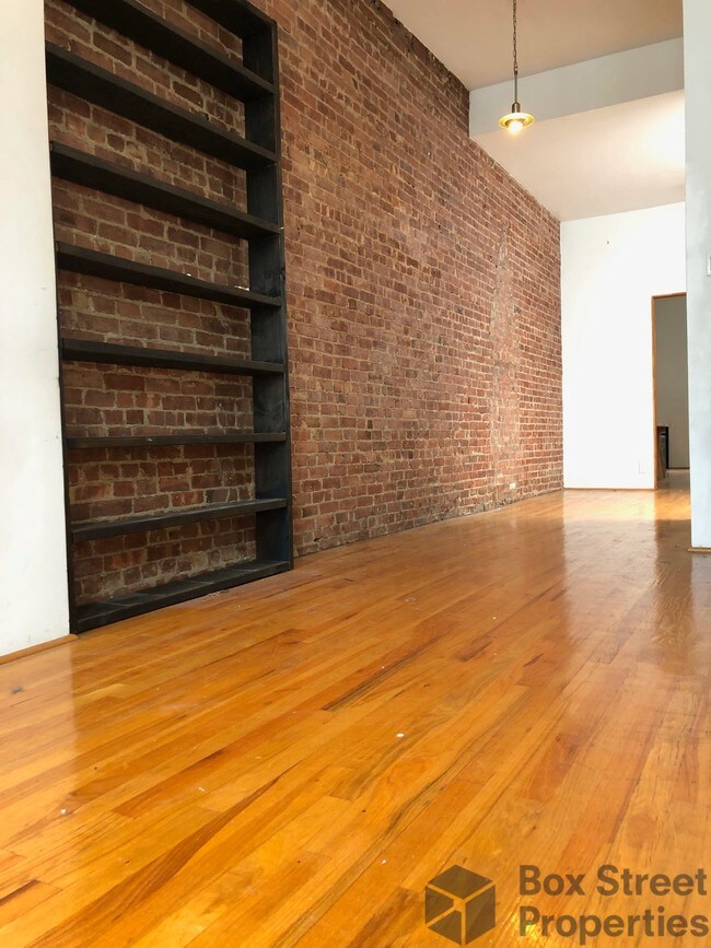 Building Photo - 1142 Manhattan Ave