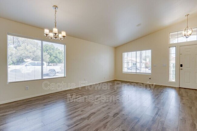 Building Photo - 616 N Ocotillo Ln